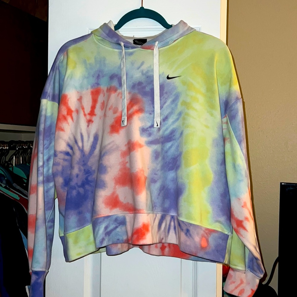Nike Women’s sz large tie dye cropped hoodie